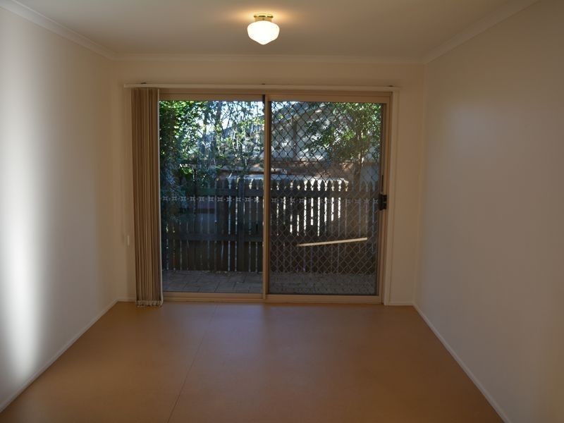 8 Black Court, Rockville QLD 4350