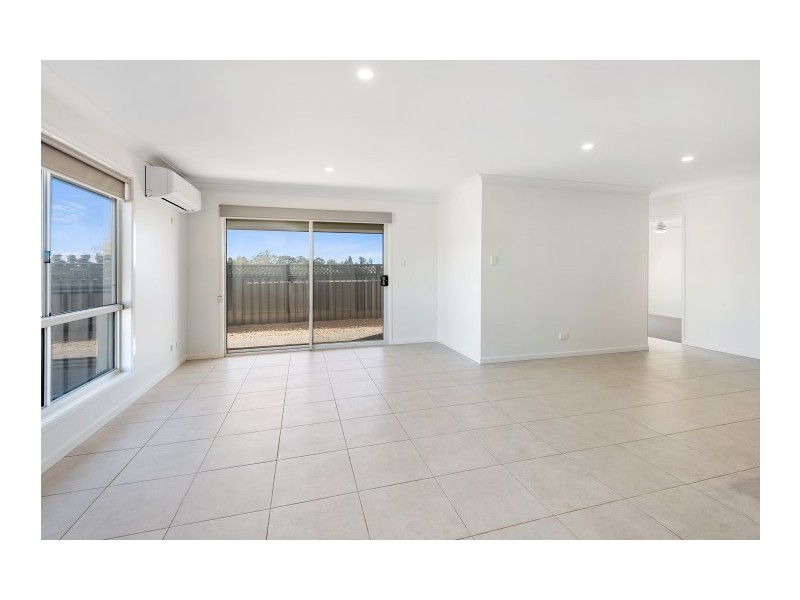 1/10 Rosenstengel Street, Darling Heights QLD 4350