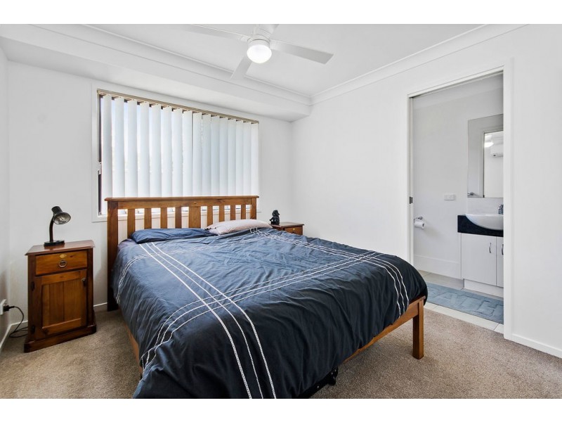 1 & 2/15 Lexi Street, Glenvale QLD 4350
