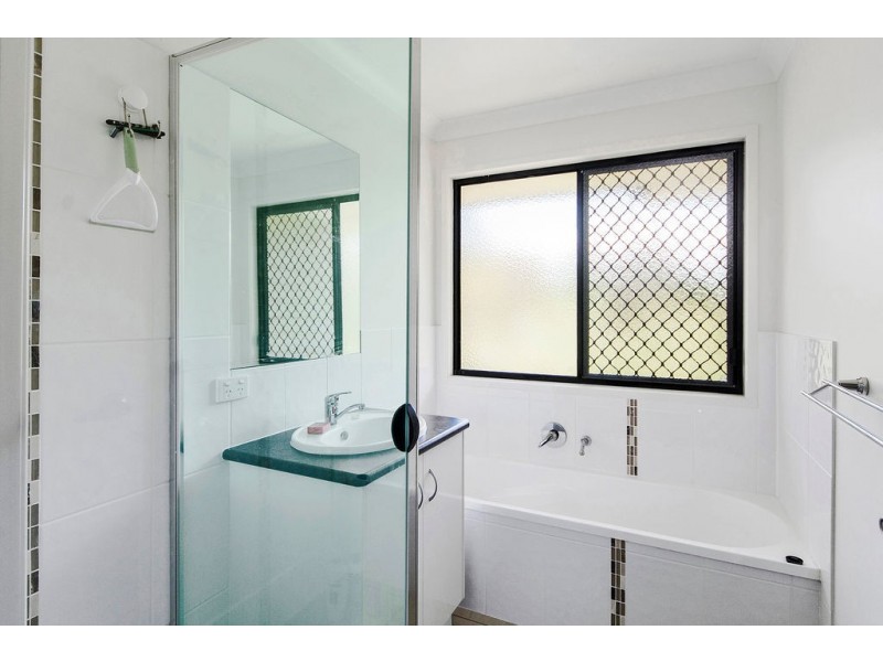 1 & 2/15 Lexi Street, Glenvale QLD 4350