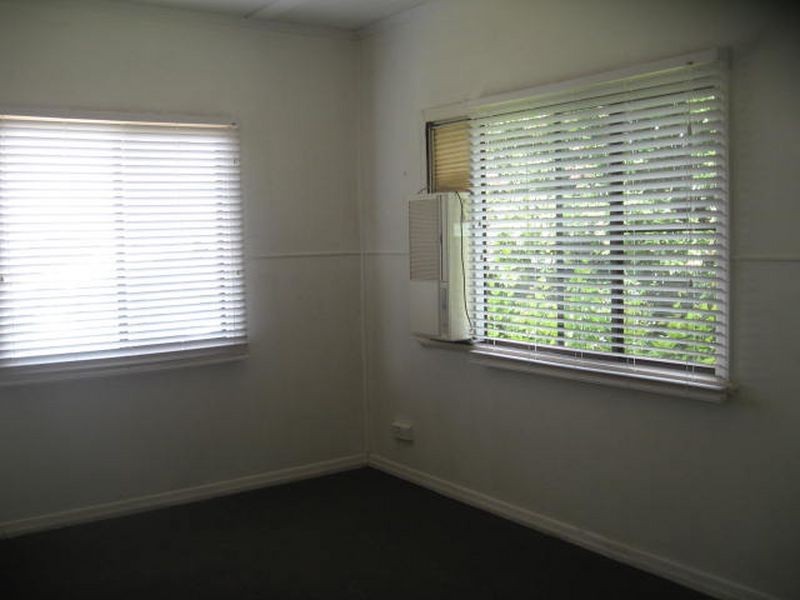 16 Ross Street, Mount Lofty QLD 4350