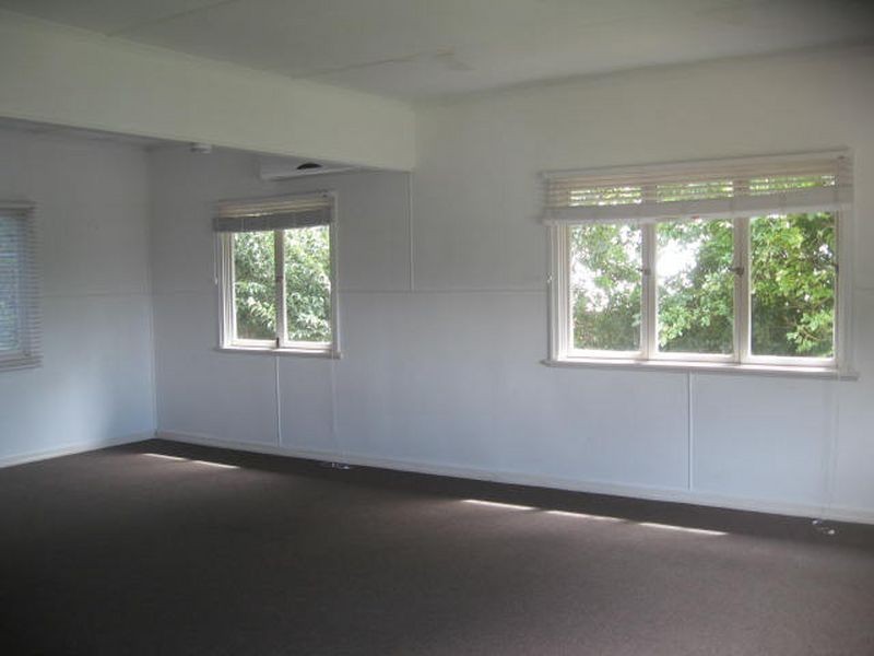 16 Ross Street, Mount Lofty QLD 4350