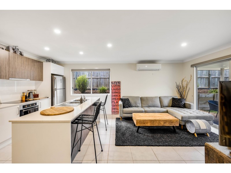 1&2/10 Rosenstengel Street, Darling Heights QLD 4350