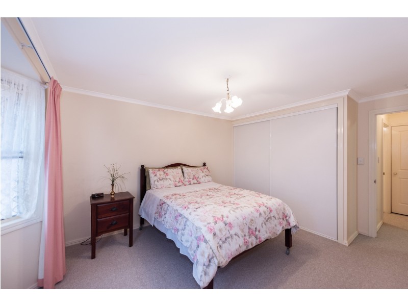 4/4-6 Glenfield Court, Middle Ridge QLD 4350