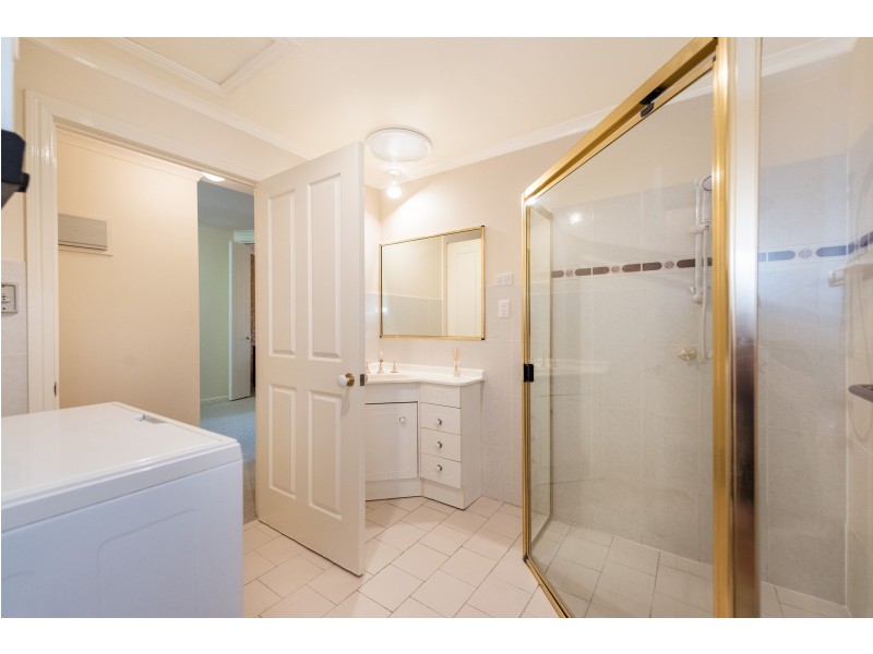 4/4-6 Glenfield Court, Middle Ridge QLD 4350