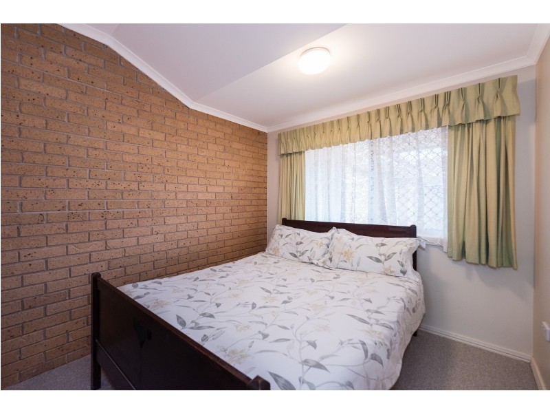 4/4-6 Glenfield Court, Middle Ridge QLD 4350