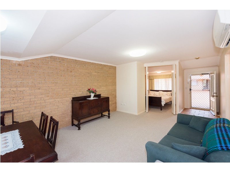 4/4-6 Glenfield Court, Middle Ridge QLD 4350