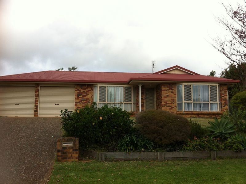 10 Poinsettia Street, Middle Ridge QLD 4350