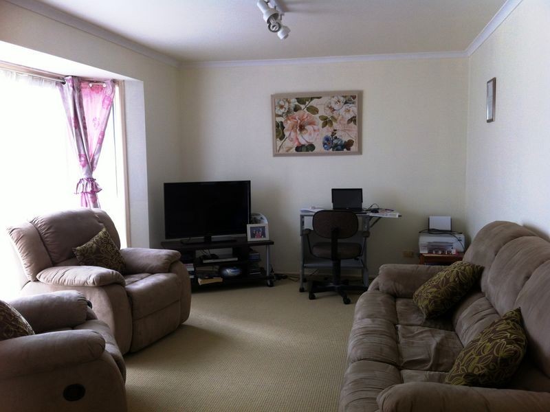 10 Poinsettia Street, Middle Ridge QLD 4350