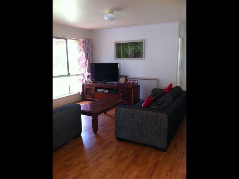 10 Poinsettia Street, Middle Ridge QLD 4350