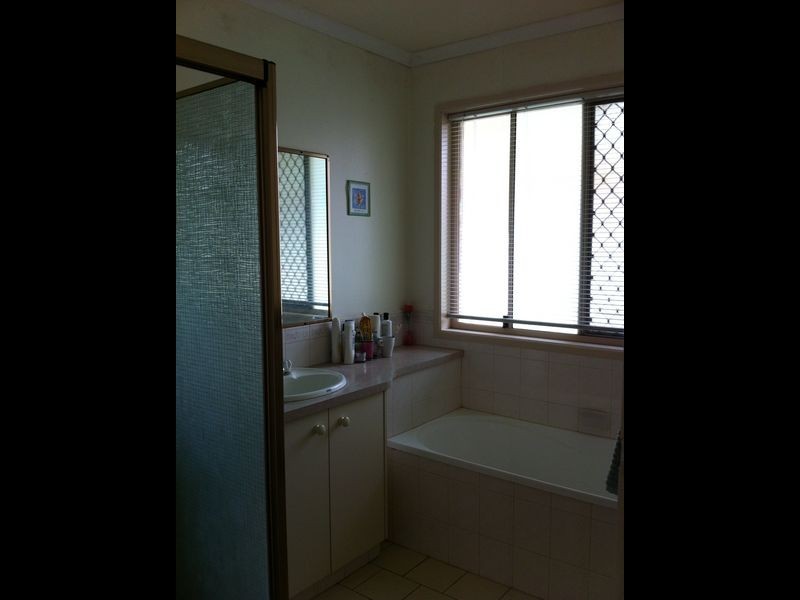 10 Poinsettia Street, Middle Ridge QLD 4350