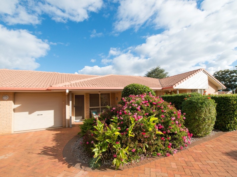 9/4-6 Glenfield Court, Middle Ridge QLD 4350