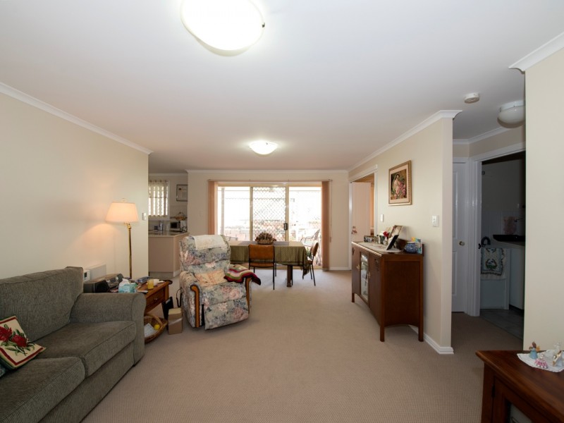 9/4-6 Glenfield Court, Middle Ridge QLD 4350