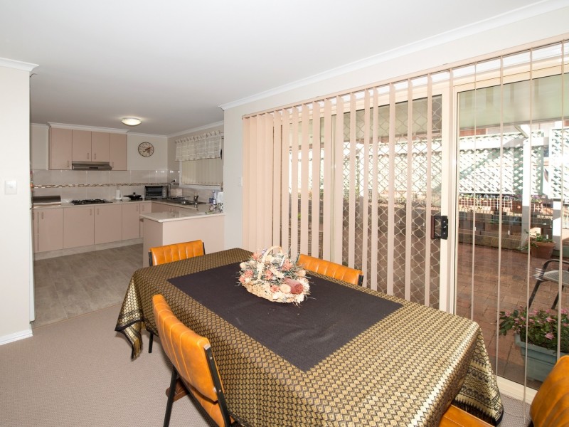 9/4-6 Glenfield Court, Middle Ridge QLD 4350