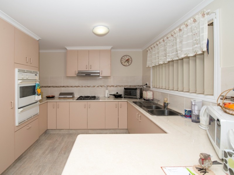 9/4-6 Glenfield Court, Middle Ridge QLD 4350