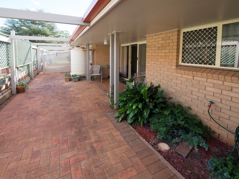 9/4-6 Glenfield Court, Middle Ridge QLD 4350