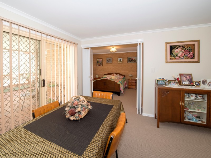 9/4-6 Glenfield Court, Middle Ridge QLD 4350