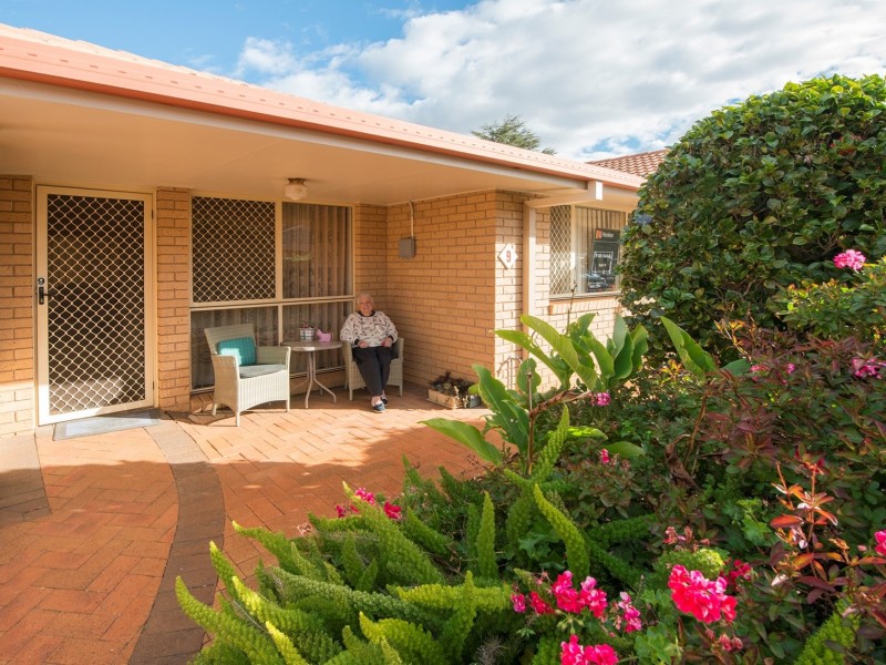 9/4-6 Glenfield Court, Middle Ridge QLD 4350