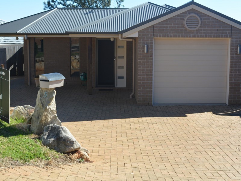 5 Gregory Street, Harlaxton QLD 4350