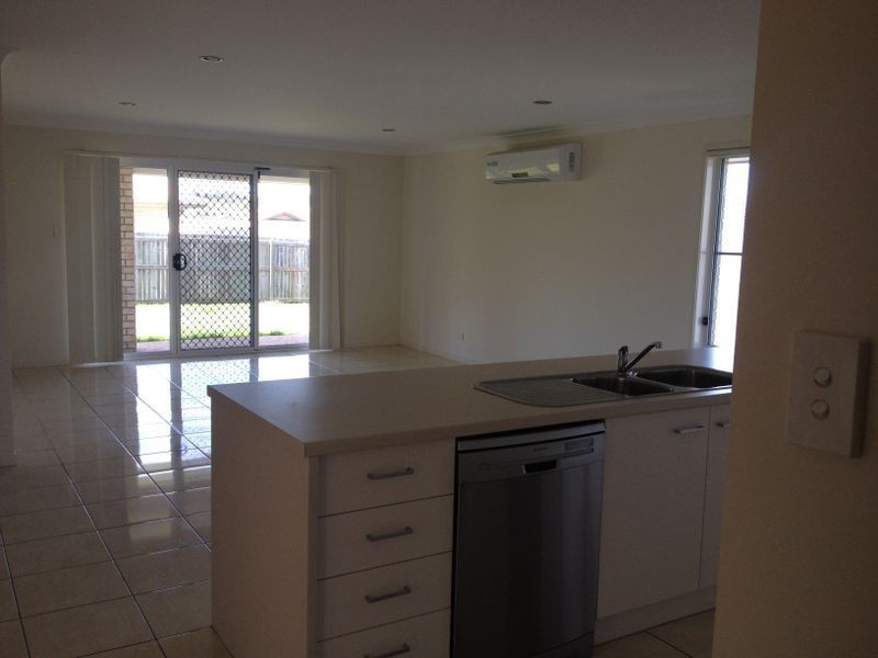 8 Huon Drive, Glenvale QLD 4350