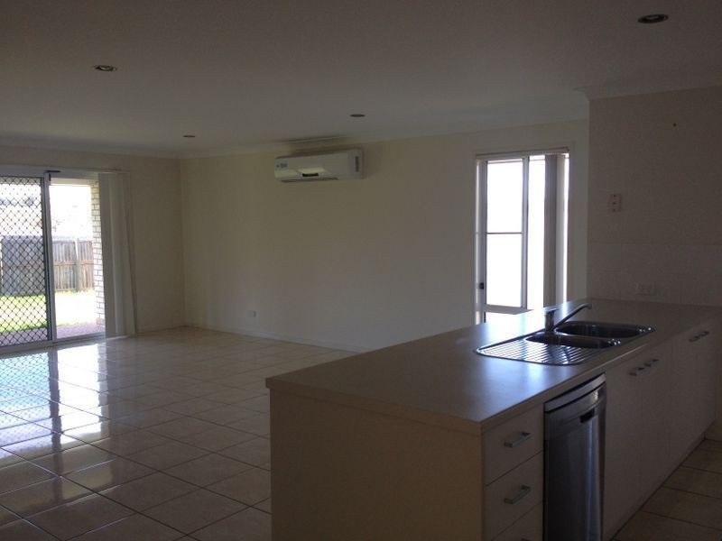 8 Huon Drive, Glenvale QLD 4350