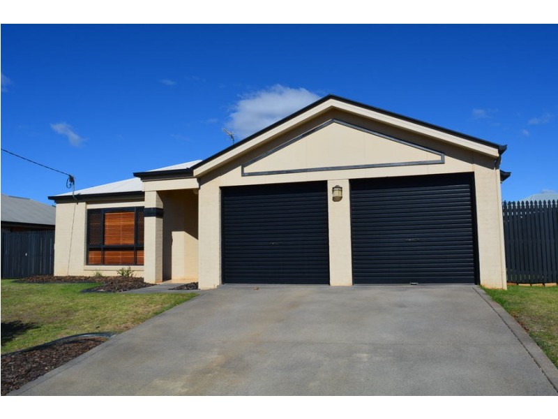 6 Pillar Street, Middle Ridge QLD 4350