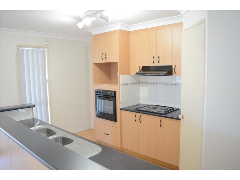 6 Pillar Street, Middle Ridge QLD 4350