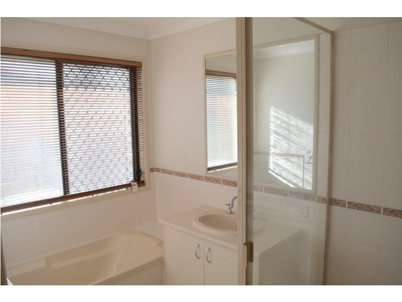 6 Pillar Street, Middle Ridge QLD 4350