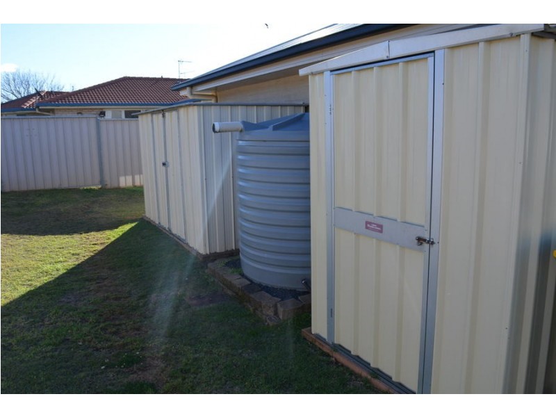 6 Pillar Street, Middle Ridge QLD 4350
