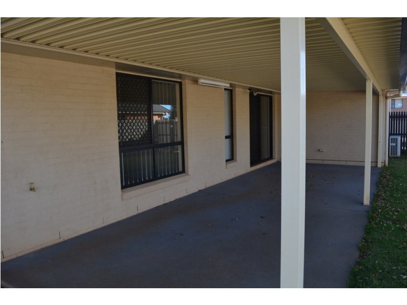 6 Pillar Street, Middle Ridge QLD 4350