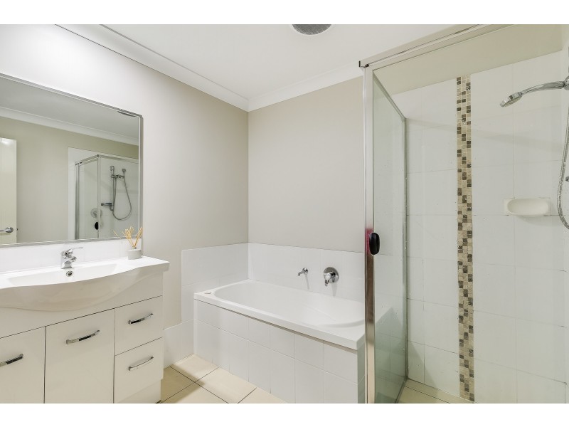 2/116 Taylor Street, Newtown QLD 4350