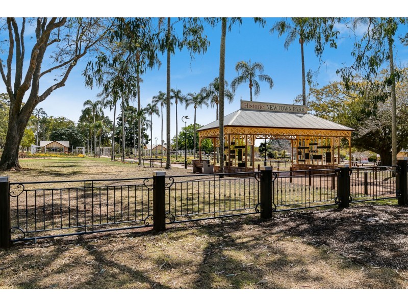 2/116 Taylor Street, Newtown QLD 4350