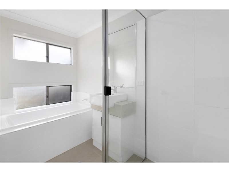 1/8 Rosenstengel Street, Darling Heights QLD 4350