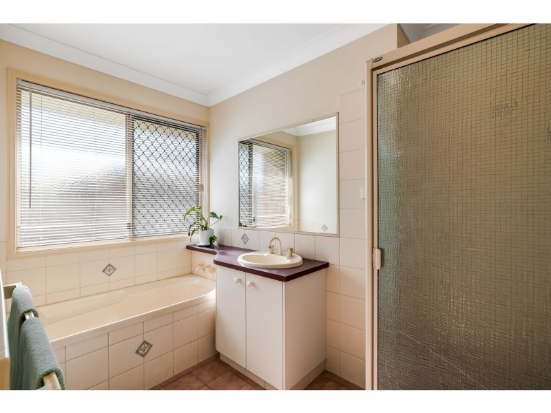 20 Mengel Court, Middle Ridge QLD 4350