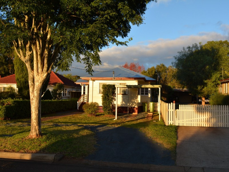 8A Bothwell Street, Newtown QLD 4350