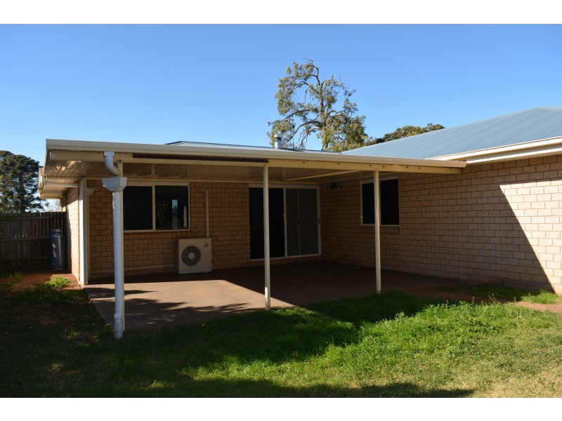 8 Maguire Court, Harristown QLD 4350