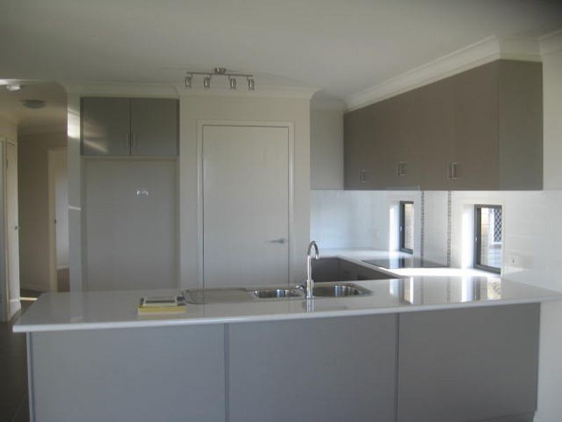 5 Gregory Street, Mount Lofty QLD 4350