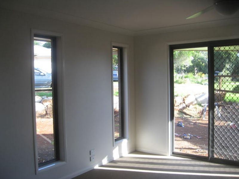 5 Gregory Street, Mount Lofty QLD 4350