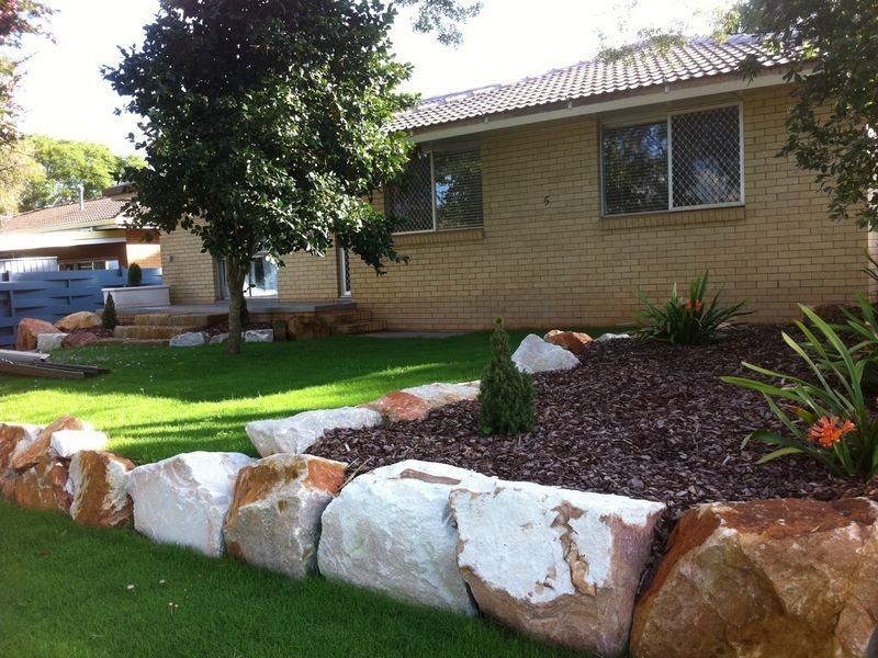 5 Martini Street, Mount Lofty QLD 4350