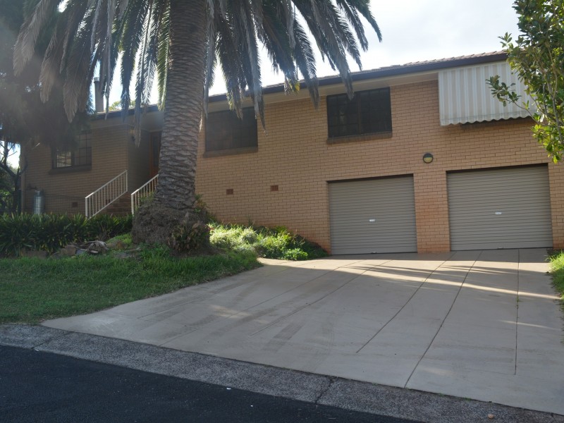 22 Barrymount Crescent, Mount Lofty QLD 4350