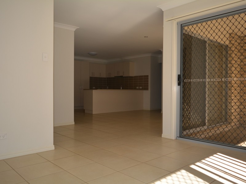 27 Kearney Street, Kearneys Spring QLD 4350