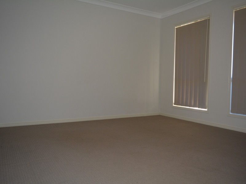 27 Kearney Street, Kearneys Spring QLD 4350