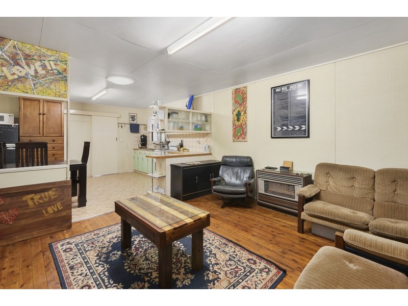 365 West Street, Harristown QLD 4350