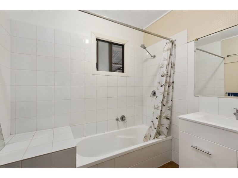 365 West Street, Harristown QLD 4350