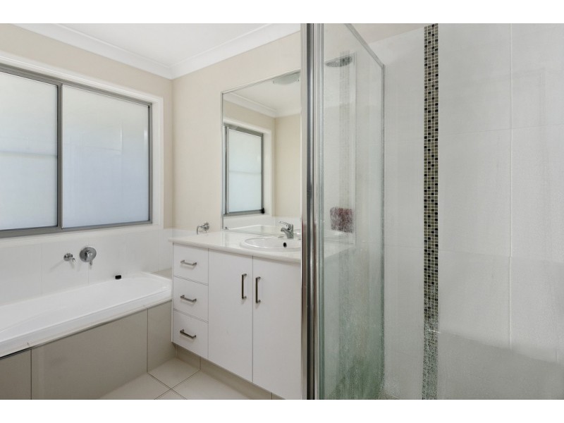 1&2/6 Samuel Court, Darling Heights QLD 4350