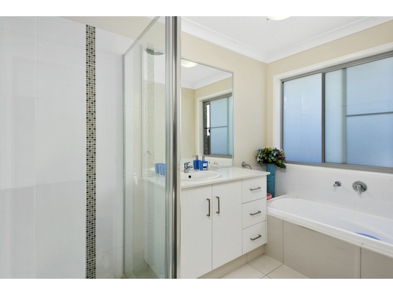 1&2/6 Samuel Court, Darling Heights QLD 4350