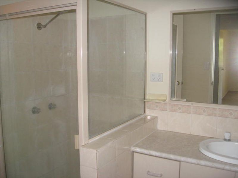 2/5 Beer Court, Kearneys Spring QLD 4350