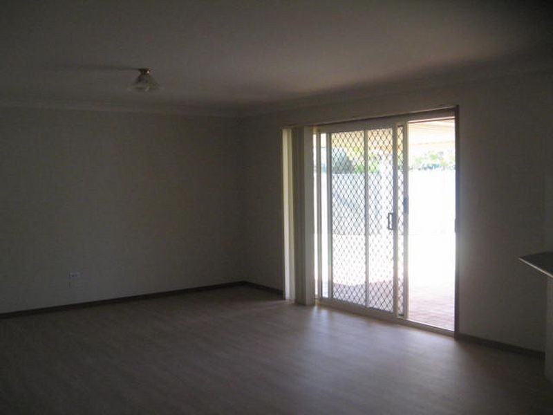 12 Emma Drive, Kearneys Spring QLD 4350