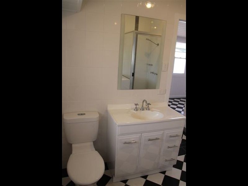 5 Charles Street, Newtown QLD 4350