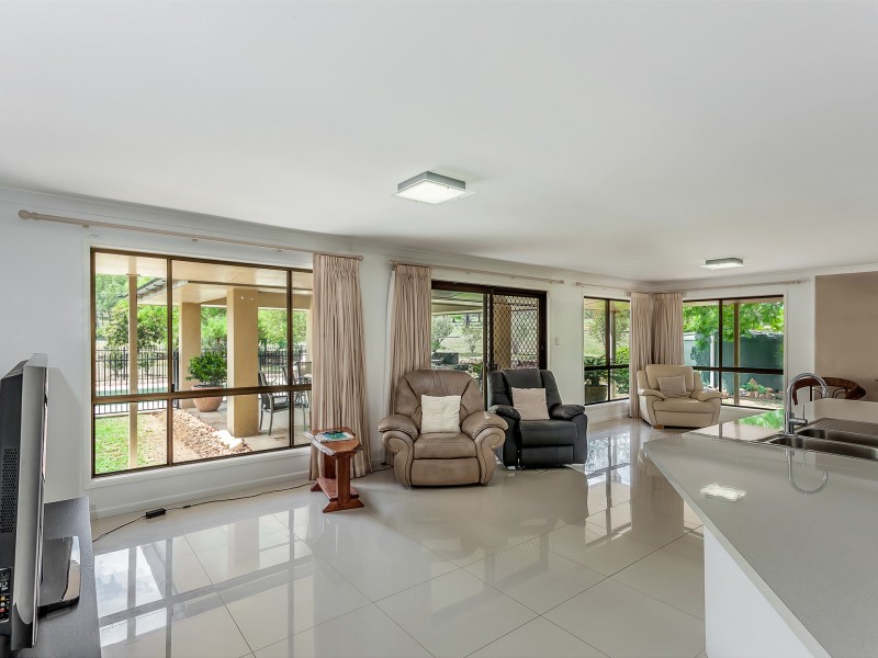 42 Bowen Street, Helidon QLD 4344